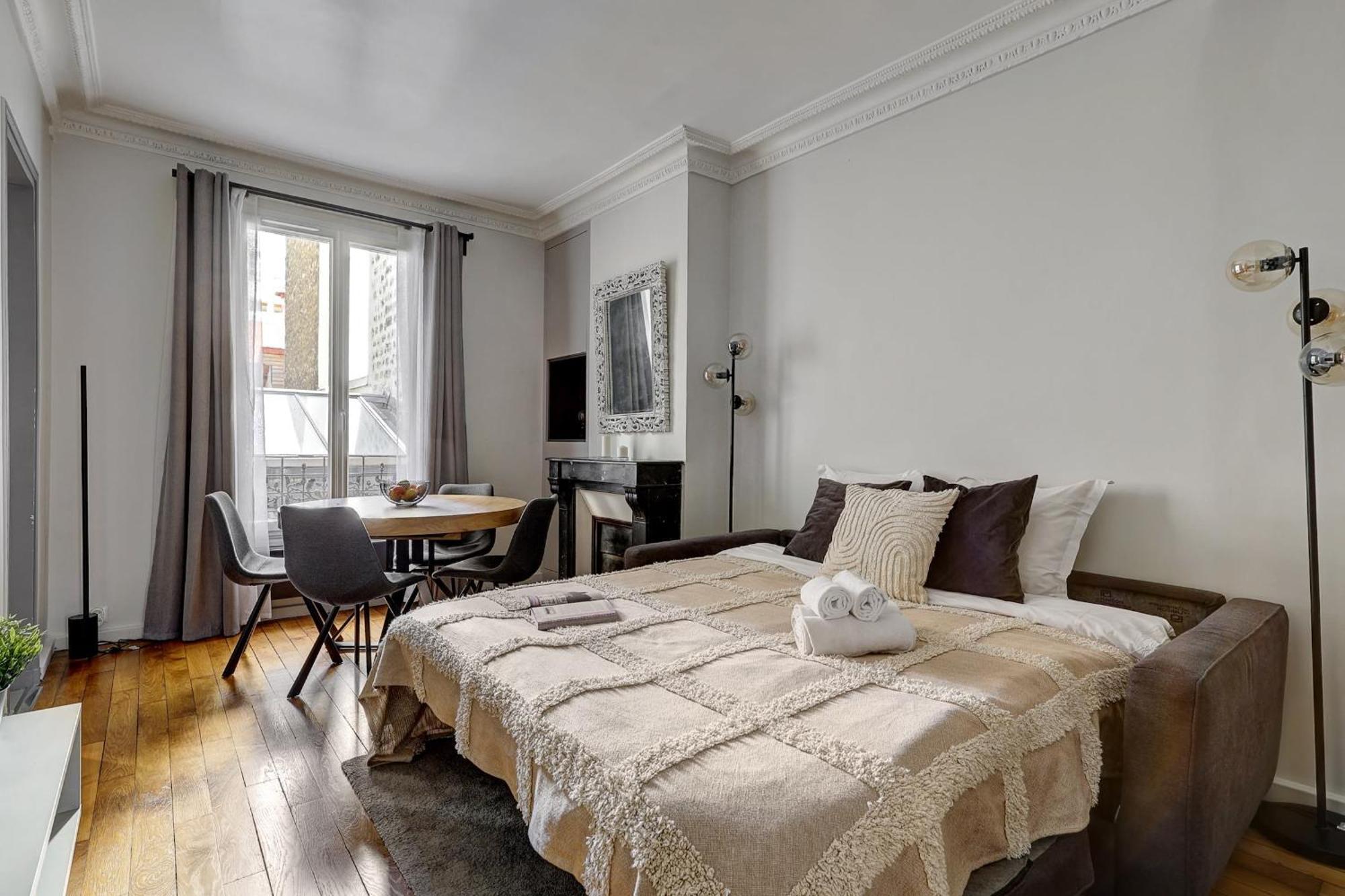 Latin Quarter & Pantheon With Balcony - Cityapartmentstay *